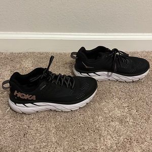 Black hokas